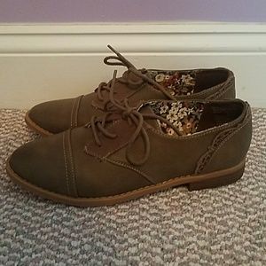 Oxford style Shoes